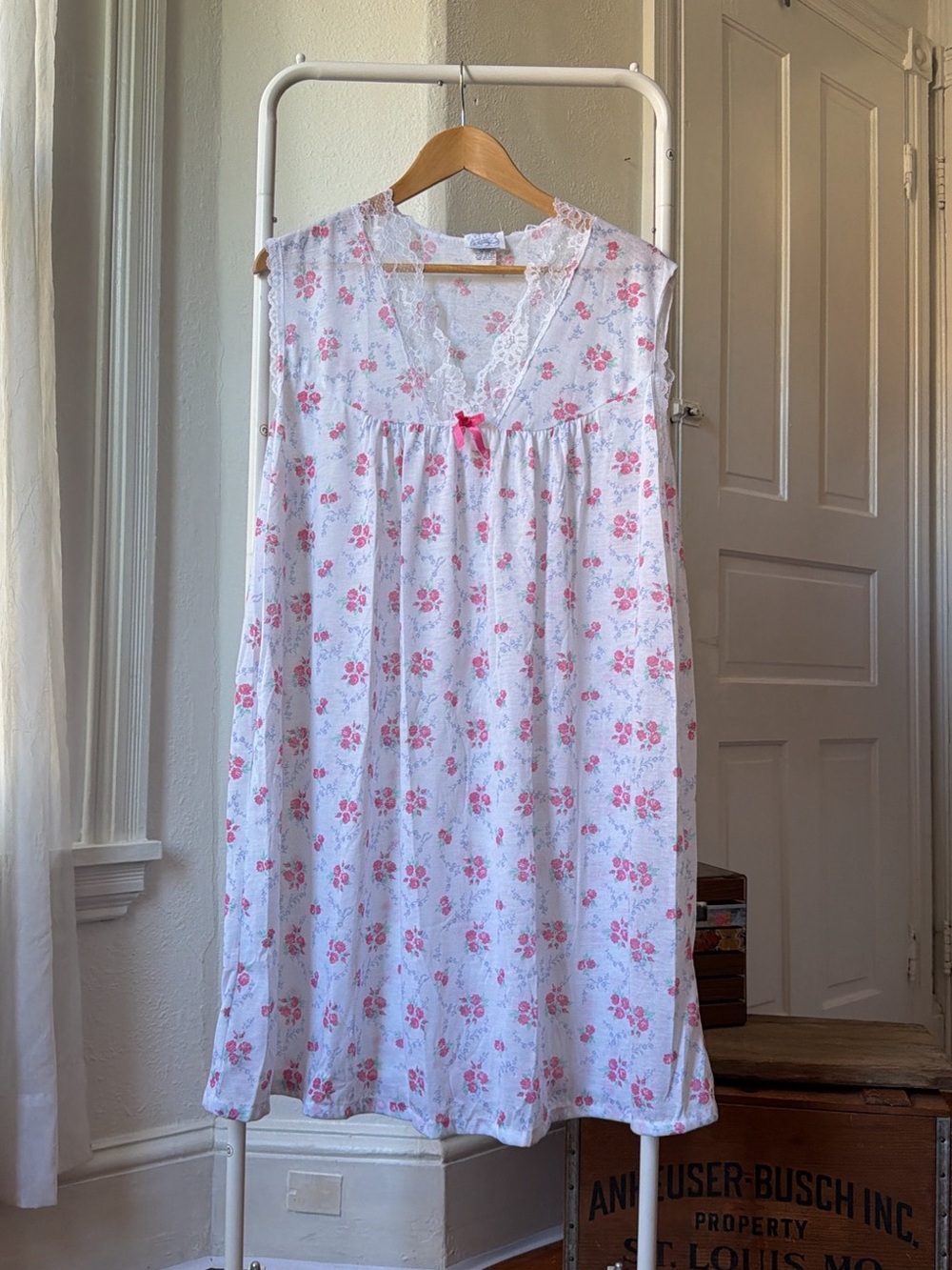 Vintage 80s Bed & Breakfast New York lace & floral print sleeveless nightie
